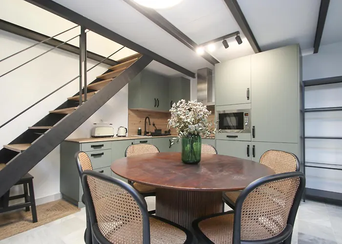 New! Luxurious & Chic Duplex Next To The Cathedral