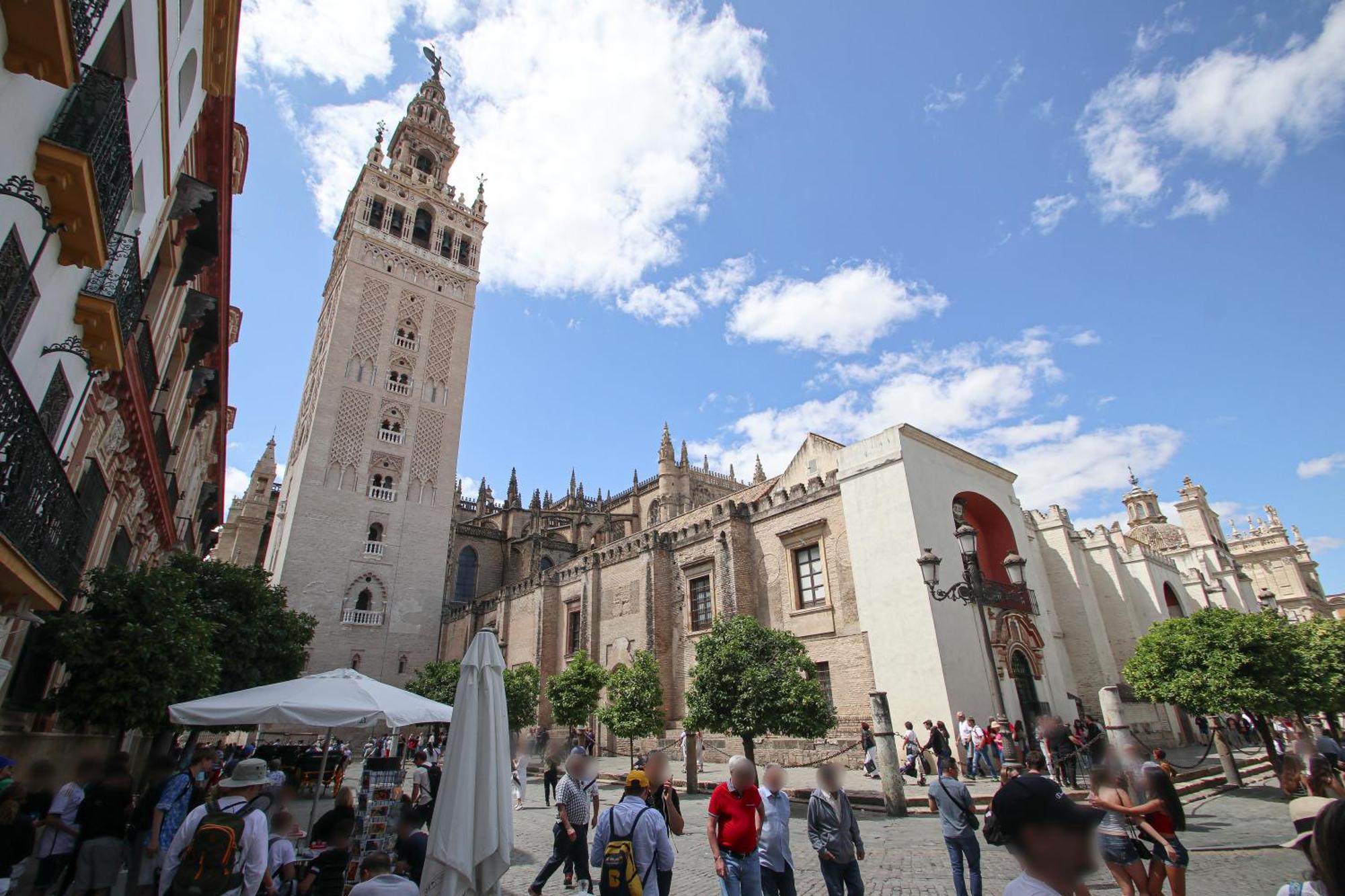 New! Luxurious & Chic Duplex Next To The Cathedral *