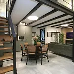New! Luxurious & Chic Duplex Next To The Cathedral