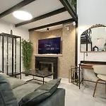 New! Luxurious & Chic Duplex Next To The Cathedral