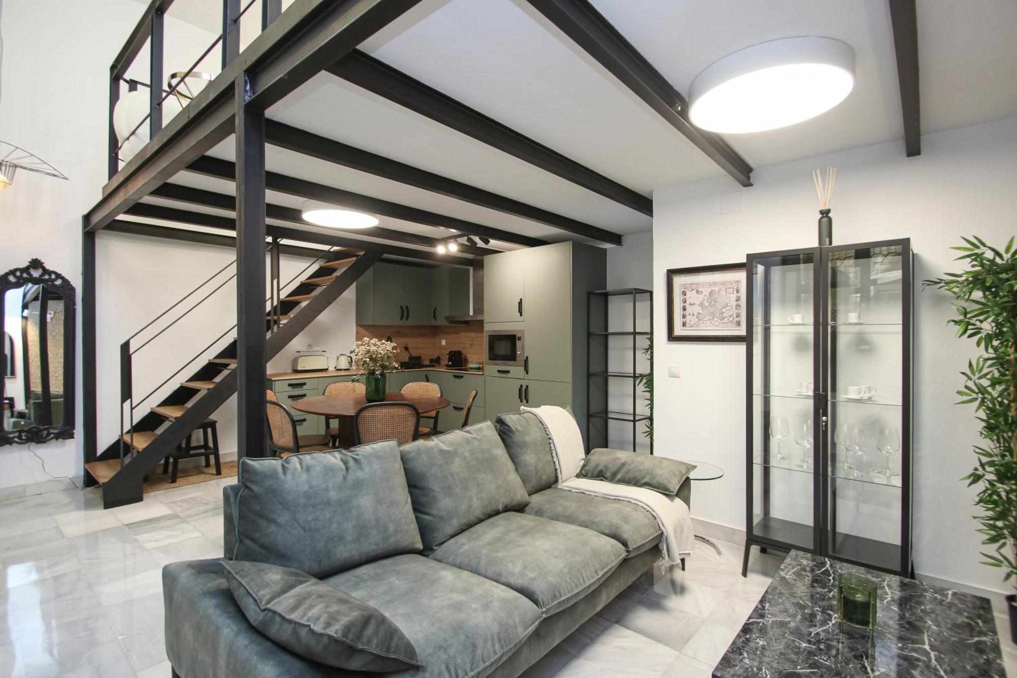 New! Luxurious & Chic Duplex Next To The Cathedral